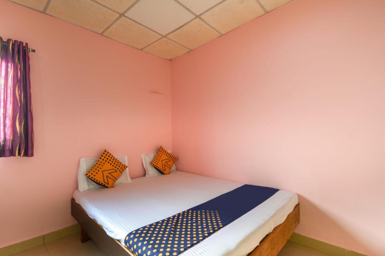 Spot On 65135 Hotel Suvarna Samrat Lodge Khamshet Экстерьер фото