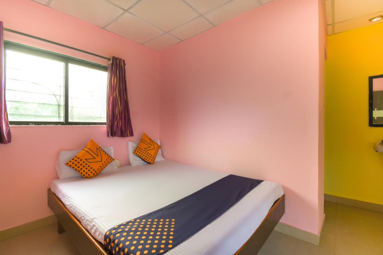 Spot On 65135 Hotel Suvarna Samrat Lodge Khamshet Экстерьер фото